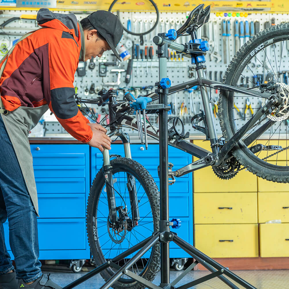 Adjustable Telescopic Bike Repair Stand - Image 13